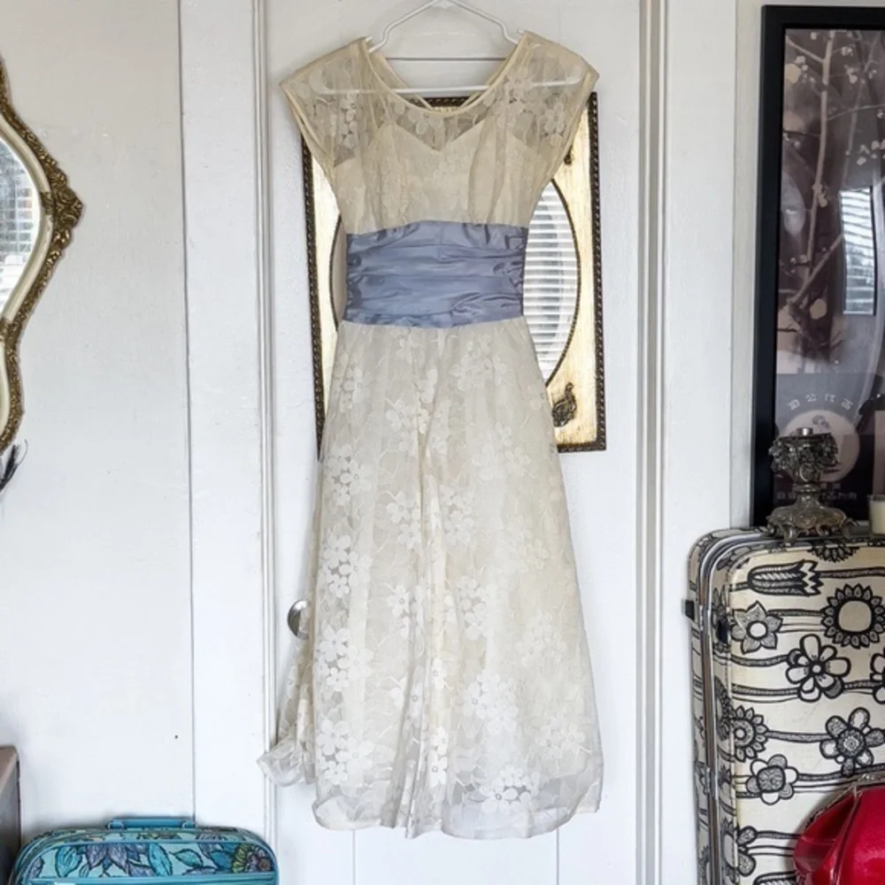 Vintage 1950s Lace garden wedding  Dress - Picture 10 of 12